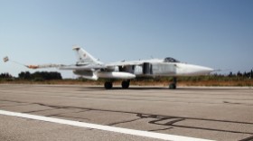 A Su-24 strike aircraft lands at the Khmeimim airbase in Syria. Photo : Dmitriy Vinogradov/RIA Novosti